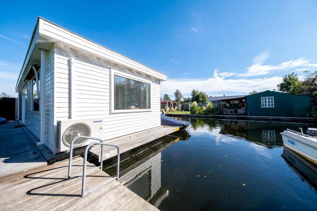 פינקפיין New- Private Cosy Houseboat, On A Lake Near Amsterdam מראה חיצוני תמונה